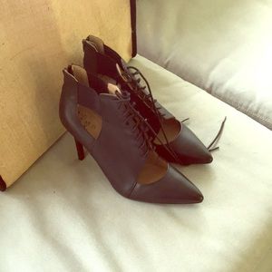 Banana Republic Daphne lace up heel pumps
